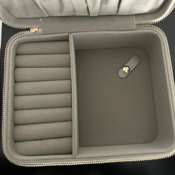 Pandora Jewelry Box - Picture 7 of 7